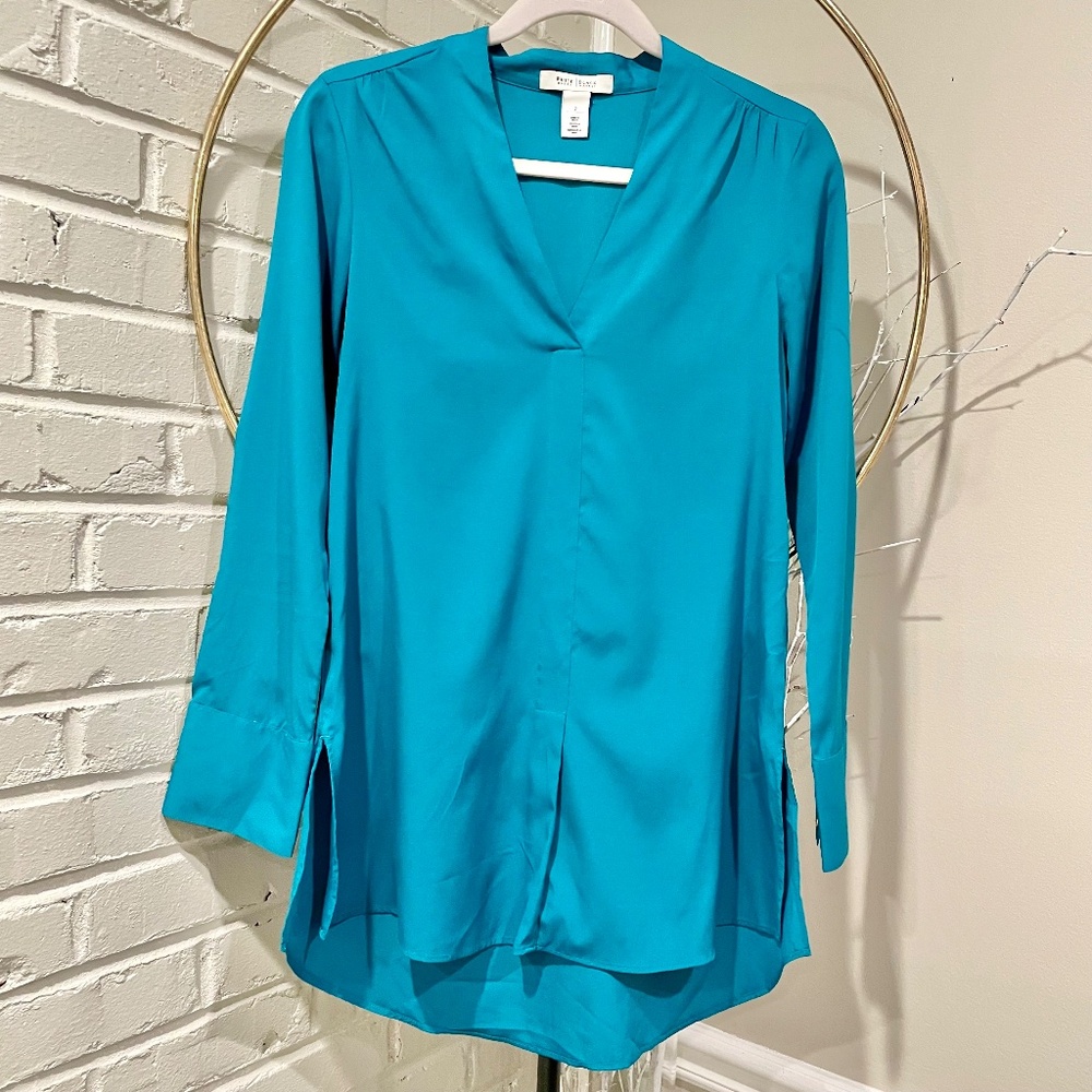 Elegant White House Black Market Tunic Blouse Size 2 V-neck Top with Sleeves